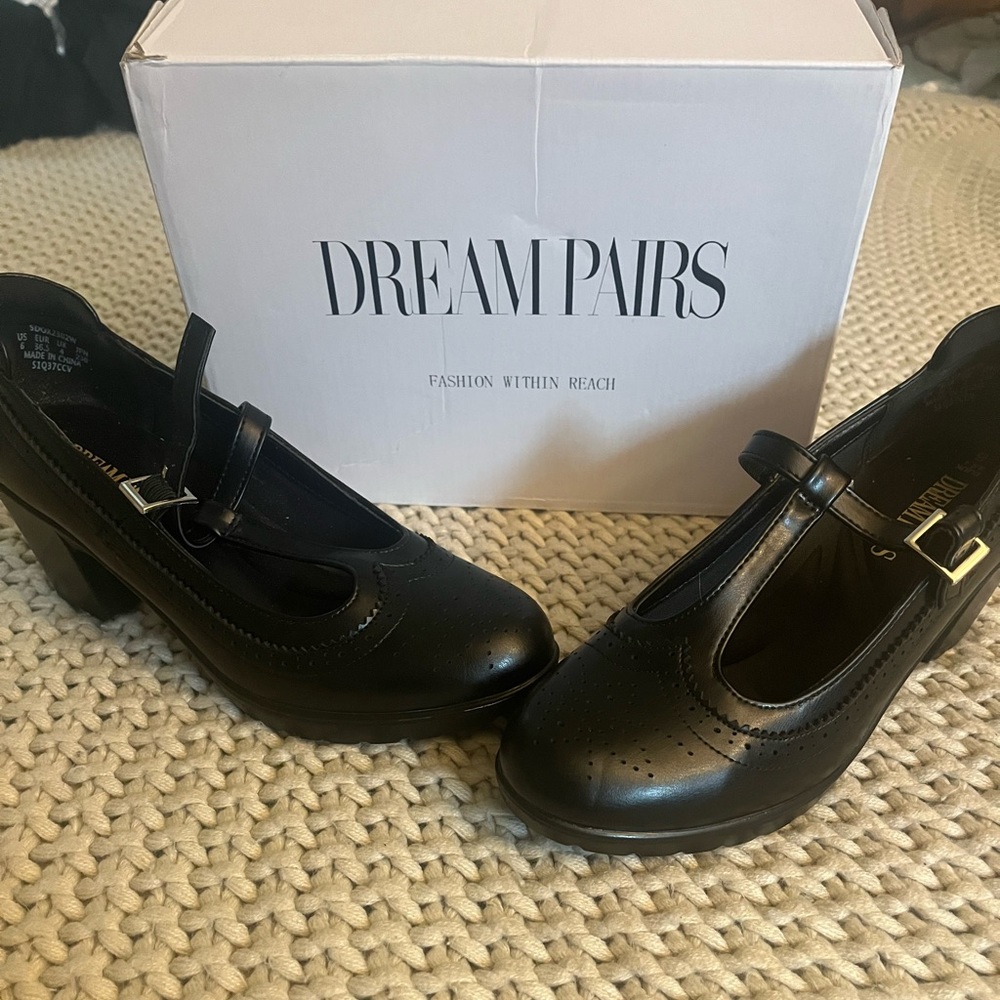 Dreampairs size 6 brand new